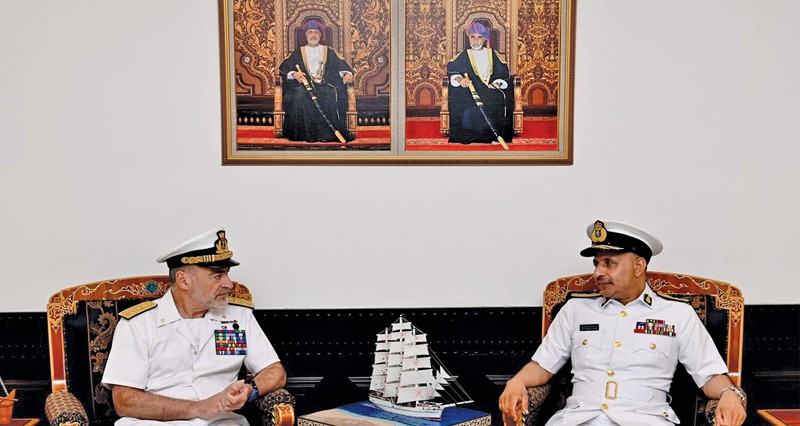 سلطنة عمان وإيطاليا تبحثان الموضوعات العسكرية المشتركة