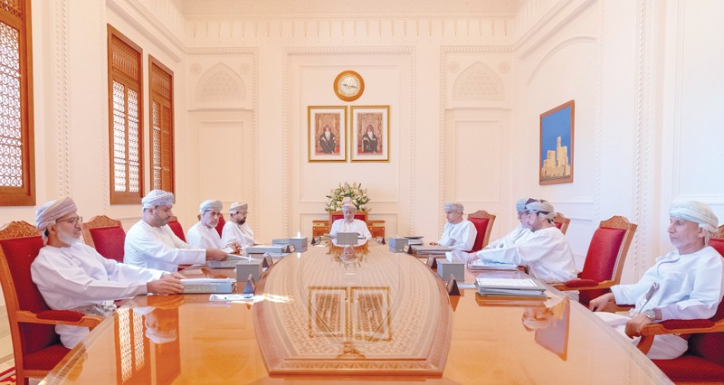 مناقشة تطوير القوانين والتشريعات ذات الطابع القضائي