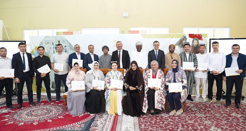 معهد السلطان قابوس لتعليم اللغة العربية للناطقين بغيرها ينظم أمسية ثقافية ويختتم دورة المعلمين