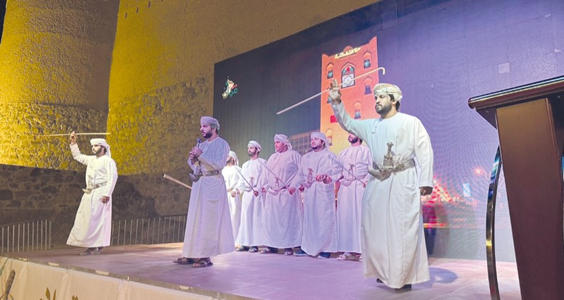 انطلاق فعاليات مهرجان &laquo;شتاء قلعة بهلاء&raquo; بقصائد شعرية وأهازيج شعبية وعروض مرئية