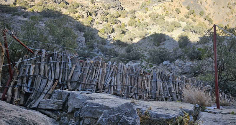 مسير للمشي الجبلي واستكشاف الطبيعة بقمم الحمراء