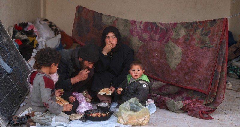 قوات الاحتلال تقتحم باحات &laquo;الأقصى&raquo; وتجبر المصلين على المغادرة