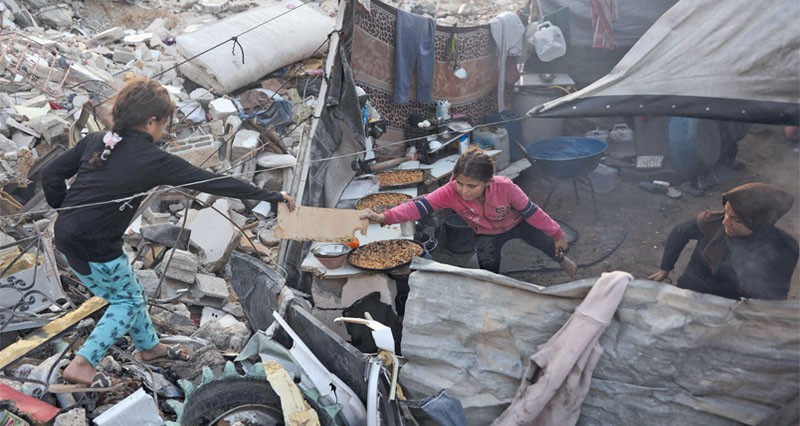 شهداء فـي خروقات إسرائيل بغزة .. والأزمة تتفاقم مع تواصل إغلاق &laquo;كرم أبوسالم&raquo;