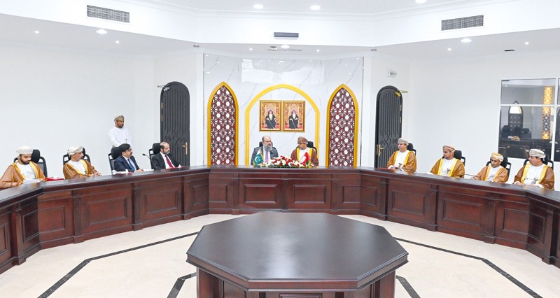 سلطنة عمان وباكستان تبحثان تعزيز التعاون الاقتصادي وجذب الاستثمارات والفرص الزراعية