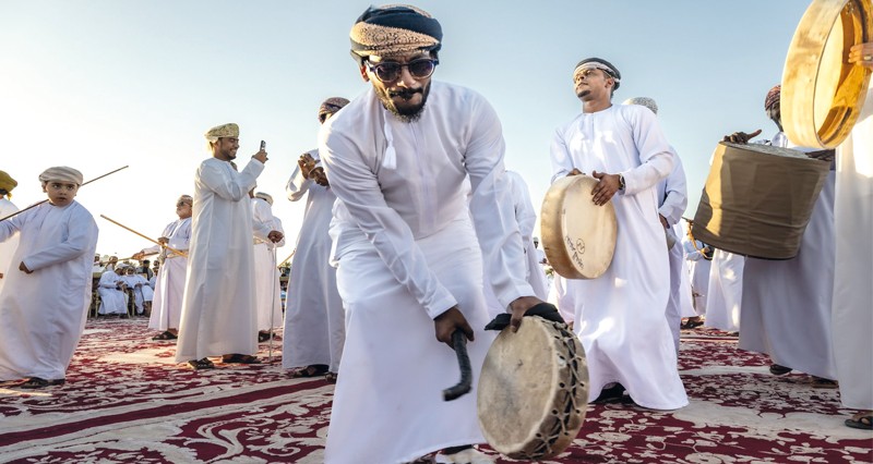 فنون شعبية ورقصات تراثية جسدت أفراح العيد بعبري