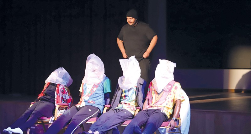 &laquo;حالة من الجنون&raquo; مسرحية تزاوج الكوميديا بين والواقع الاجتماعي بنخل