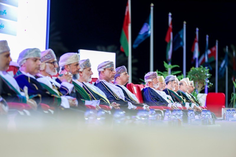 جامعة نزوى تحتفل بتخريج 1246 طالبا وطالبة