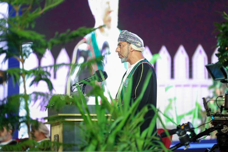 جامعة نزوى تحتفل بتخريج 1246 طالبا وطالبة