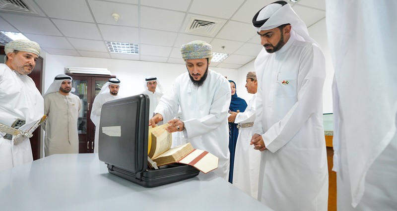 سلطنة عمان والإمارات تناقشان تعزيز التعاون حول الموضوعات المتعلقة بالوثائق والمحفوظات