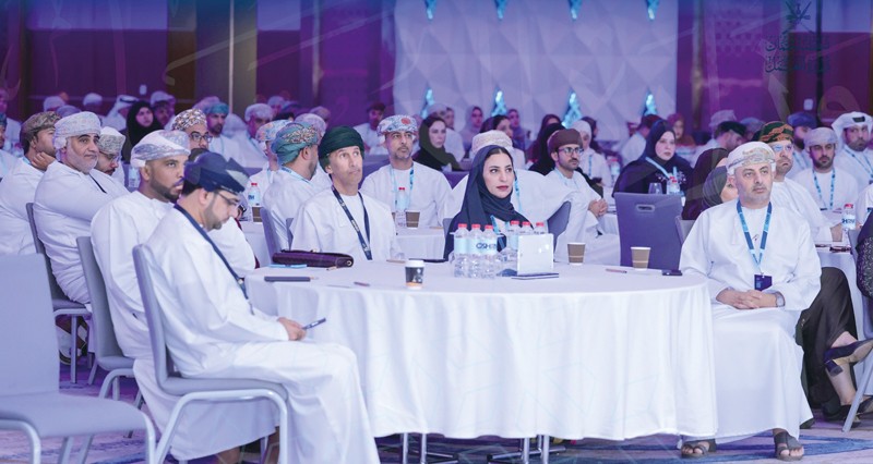 جلسات حوارية فـي اليوم الثاني لـ &laquo;أوشرم&raquo; حول أثر الذكاء الاصطناعي فـي إعادة تشكيل العمل وأسرار التوطين الناجح