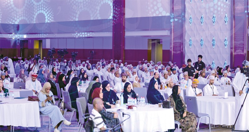 جلسات حوارية فـي اليوم الثاني لـ &laquo;أوشرم&raquo; حول أثر الذكاء الاصطناعي فـي إعادة تشكيل العمل وأسرار التوطين الناجح