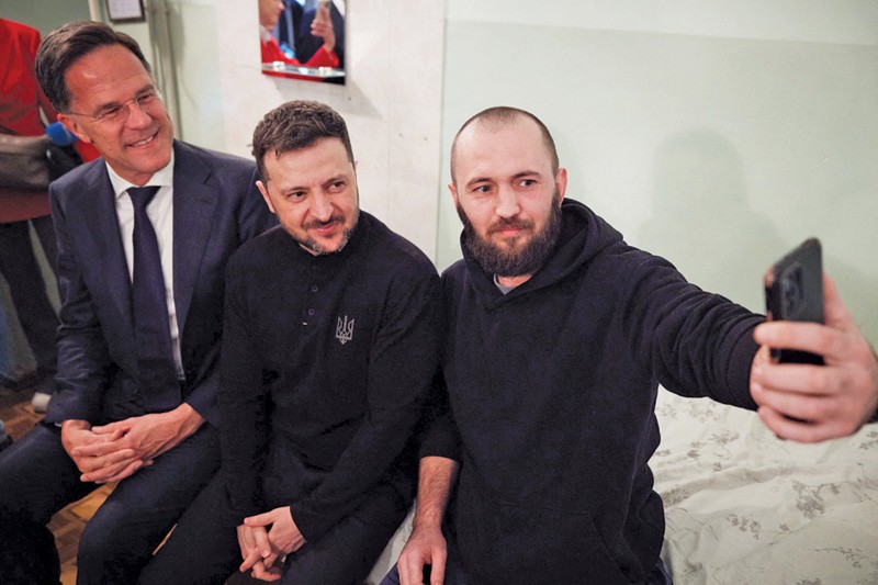 زيلينسكي يقدم مشروع قانون لتمديد الأحكام العرفية فـي أوكرانيا