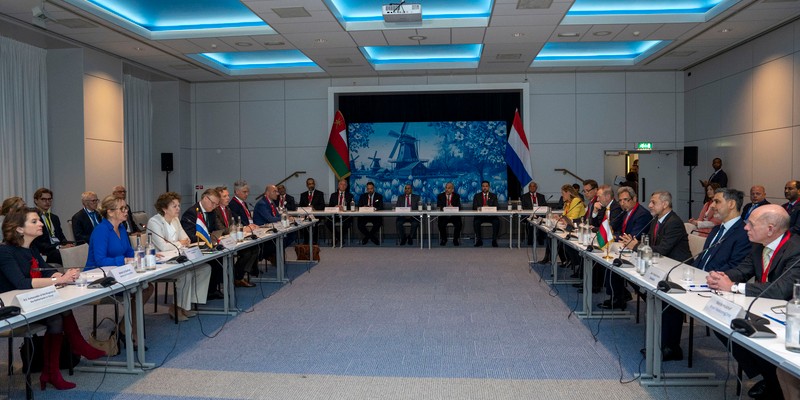 مسؤولون ورجال أعمال عمانيون وهولنديون يناقشون موضوعات بالطاقة والهيدروجين