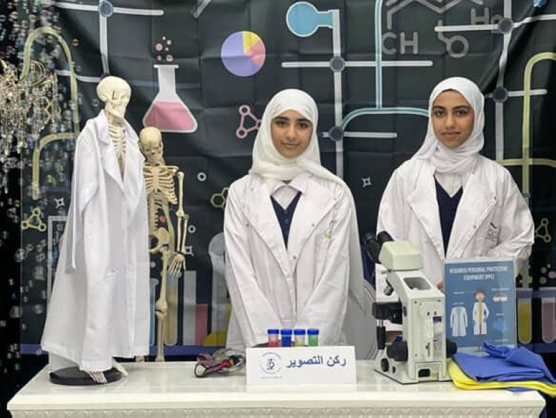 مجمع شناص الصحي يحتفل بيوم المختبرات الطبية