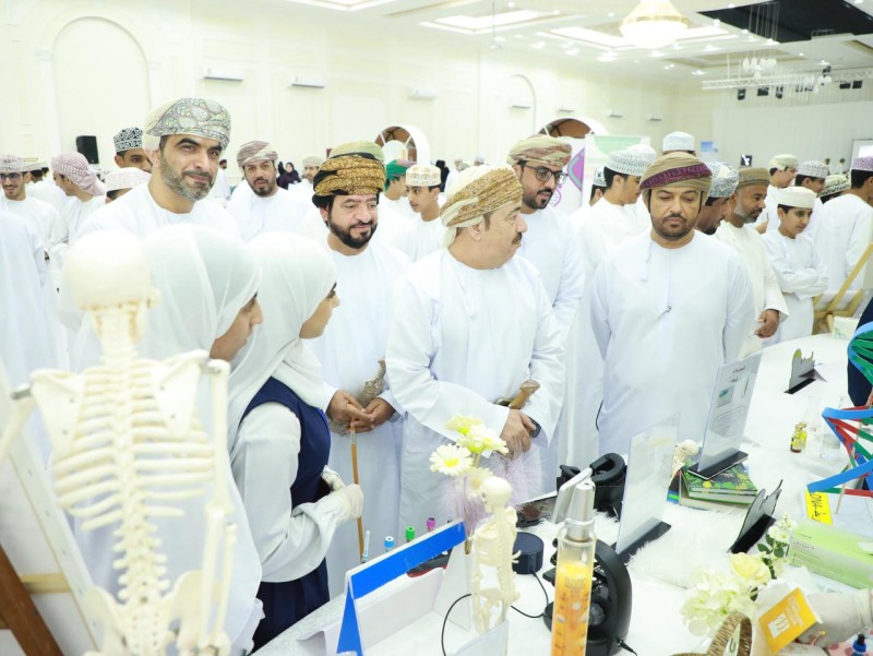 مجمع شناص الصحي يحتفل بيوم المختبرات الطبية