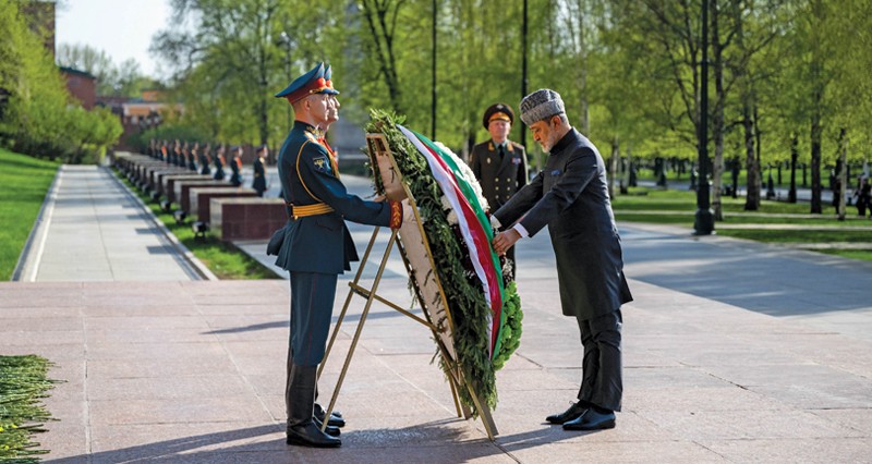 جلالة السلطان يبدأ زيارة دولة إلى روسيا.. ومباحثات رسمية مع الرئيس الروسي اليوم