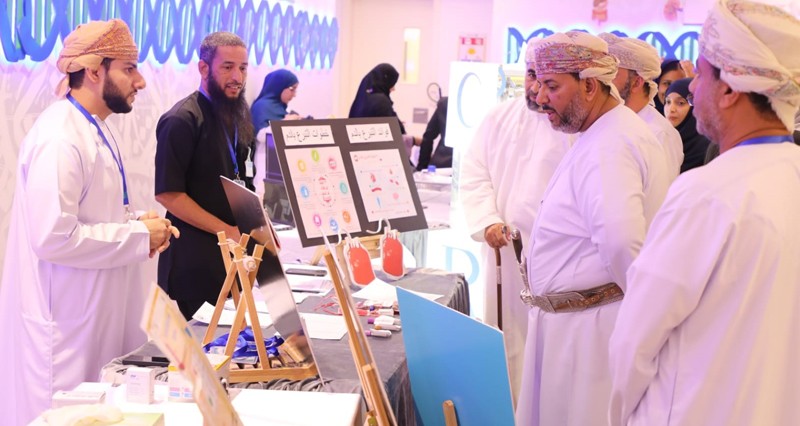 جامعة السلطان قابوس تحتفل باليوم الدولي لعلوم المختبرات الطبية