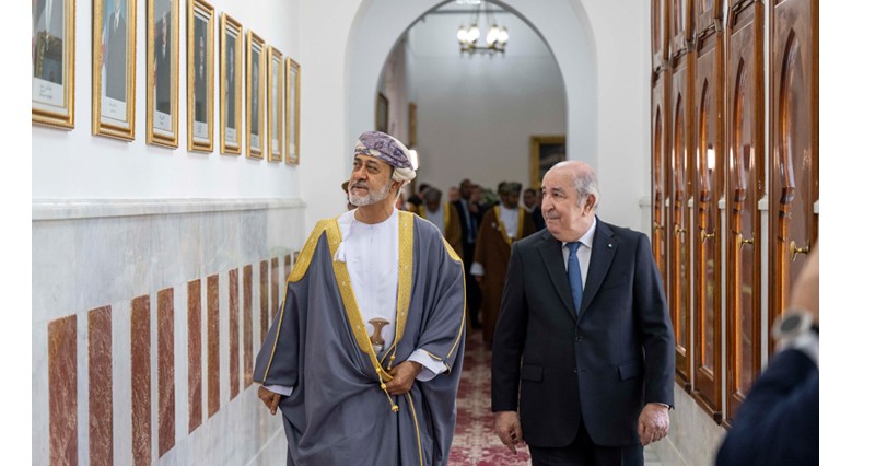 جلالة السلطان يختتم زيارة دولة للجزائر ويستعرض والرئيس الجزائري مجالات التعاون الثنائي وآلية تعزيزها