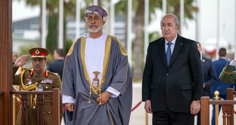 جلالة السلطان يختتم زيارة دولة للجزائر ويستعرض والرئيس الجزائري مجالات التعاون الثنائي وآلية تعزيزها