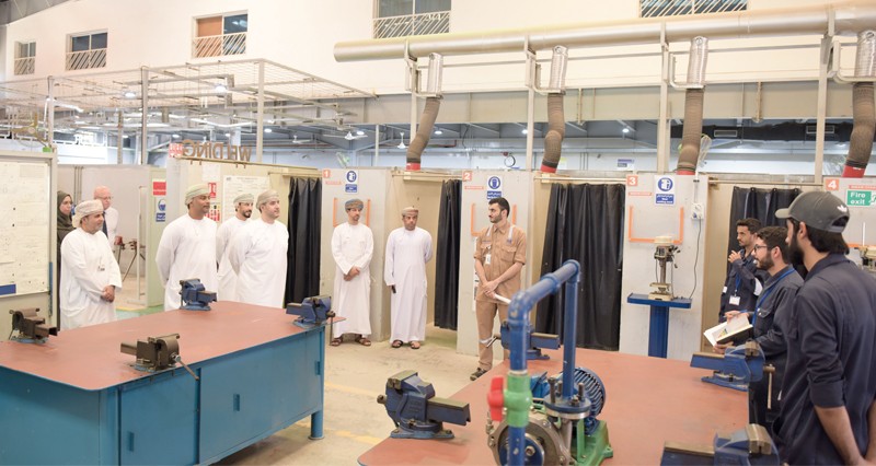 &laquo;الخدمات العامة&raquo; تتابع مبادرة توظيف الباحثين عن عمل فـي قطاع المياه والصرف الصحي