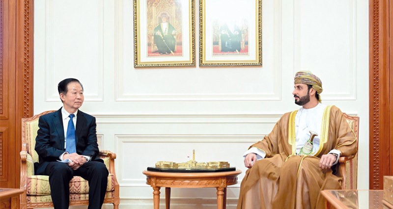 سلطنة عمان والصين تستعرضان المجالات التشريعية وسبل تعزيزها