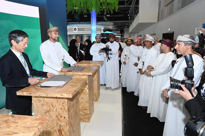 مجموعة أوكيو وشركتاها أوكيو للطاقة البديلة ومجيس توقع 13 اتفاقية استراتيجية للطاقة المتجددة بقيمة تتجاوز 2 مليار دولار