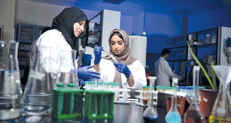 جامعة نزوى تحصد الجائزة البرونزية فـي أسبوع عمان للاستدامة