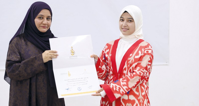 إسدال الستار على الدورة 56 بمعهد السلطان قابوس لتعليم اللغة العربية بمنح