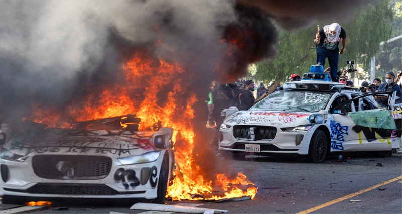 حاكم كاليفورنيا يطالب ترامب بإلغاء أمر نشر الحرس الوطني فـي لوس أنجلوس