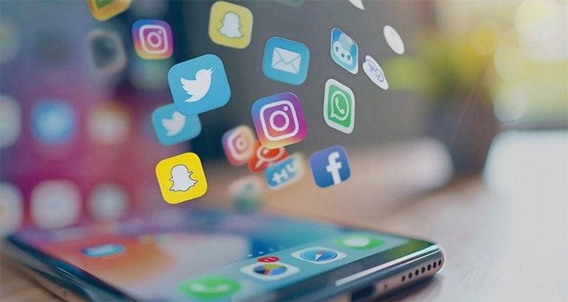 وسائل التواصل الاجتماعي وتأثير إدمانها على الصحة النفسية وسلوك الأفراد