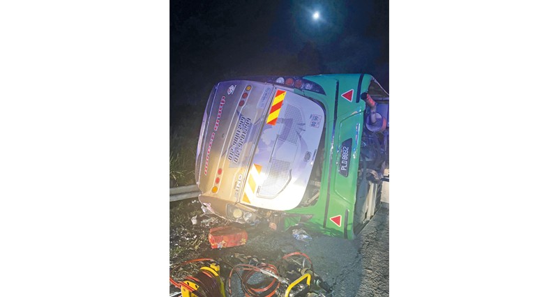 مصرع 15 طالبا جراء حادث سير فـي ماليزيا