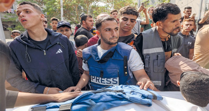 عشرات الشهداء بينهم صحفي و3 مسعفين فـي تواصل العدوان على غزة