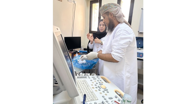 مستشفى عبري يطلق خدمة العلاج بحقن البلازما