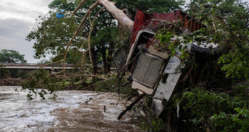 عشرات الوفيات وفقدان 27 فتاة بفيضانات تكساس