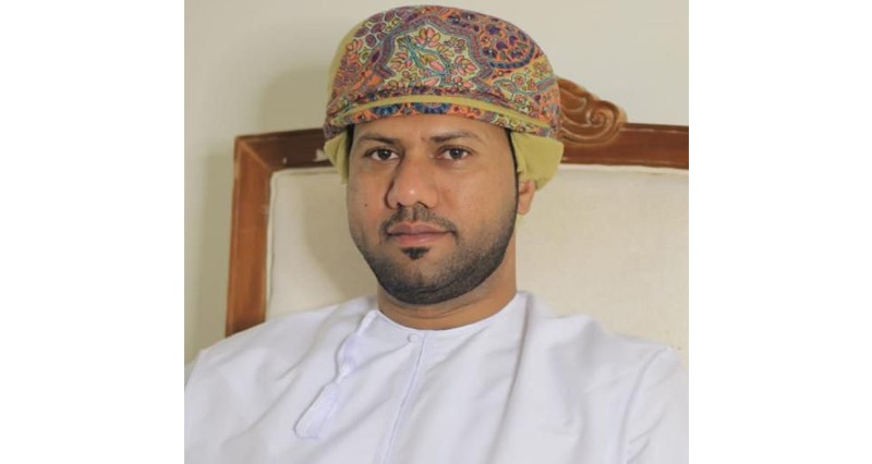 الفنان التشكيلي فهد المعمري: البيئةُ العُمانيّة المتنوّعة مصدر إلهام للتعبير البصري