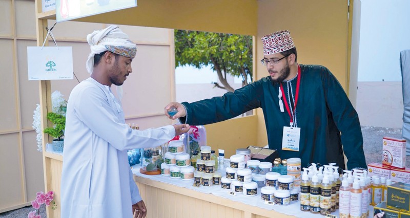 ملتقى &laquo;أجواء الأشخرة 2025&raquo; ينعش الحركة الاقتصادية ويعزز بيئة ريادة الأعمال والسياحة