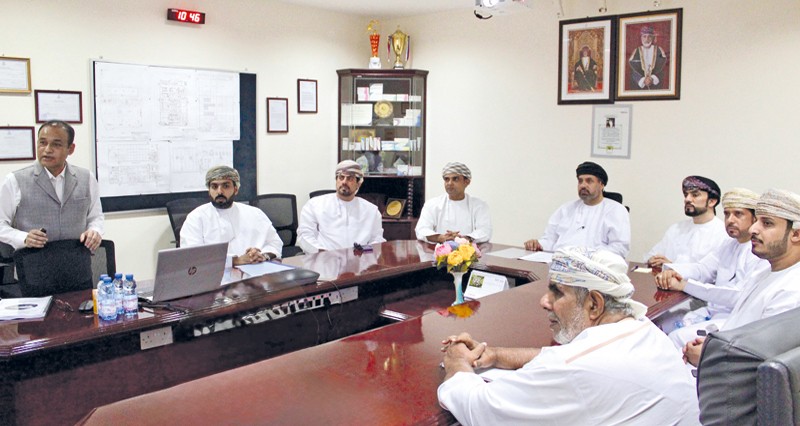 وزير العمل يؤكد دعم الاقتصاد الوطني