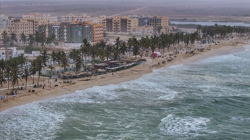 شواطئ محافظة ظفار تشهد حركة سياحية نشطة خلال موسم الخريف