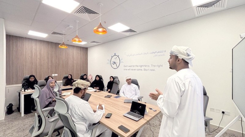 مركز ريادة الأعمال ببركاء يسهم فـي بناء اقتصاد قائم على المعرفة والابتكار