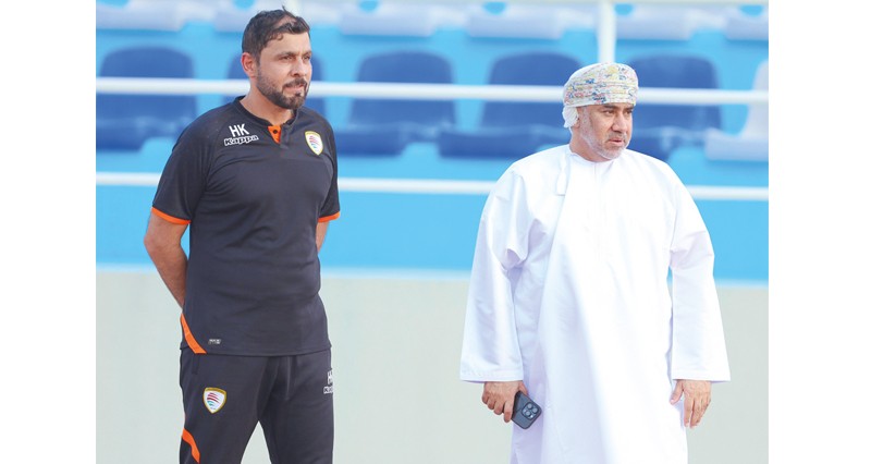 منتخبنا الوطني للشباب للقدم يواصل تحضيراته المكثفة والبوسعيدي يلتقي باللاعبين ويحثهم على مضاعفة الجهود