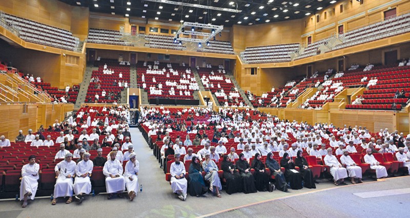 لقاء تعريفي للطلبة المقبولين فـي البعثات والمنح الدراسية الخارجية