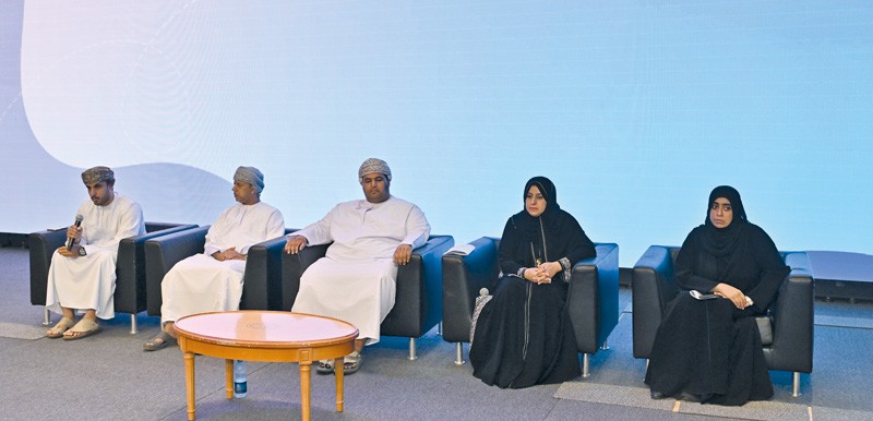 لقاء تعريفي للطلبة المقبولين فـي البعثات والمنح الدراسية الخارجية