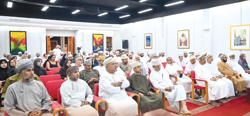&laquo;التقدم مقوّماته وسياساته&raquo; جلسة حوارية بالنادي الثقافـي