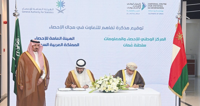 سلطنة عمان والسعودية توقعان مذكرة تفاهم لتطوير المنظومة الإحصائية ورفع كفاءتها