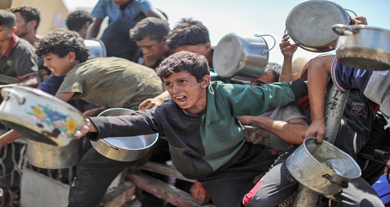 شهداء بين القصف والتجويع فـي غزة .. والفلسطينيون: لا نزوح ولا تكرار للمأساة