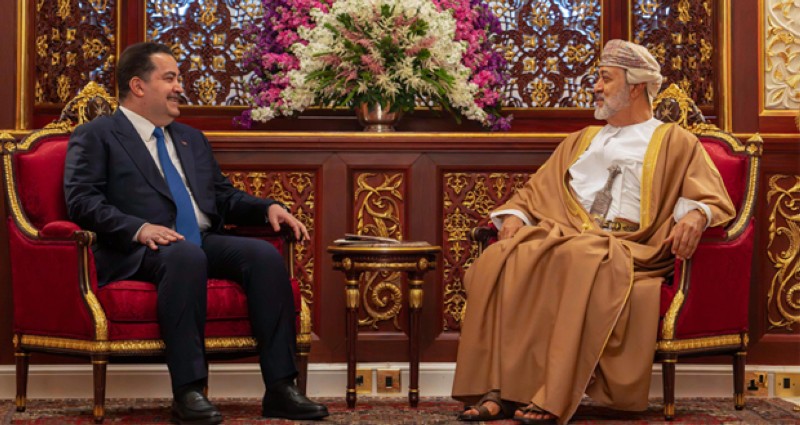 جلالة السلطان يبحث مع رئيس الوزراء العراقي أوجه التعاون والشراكة