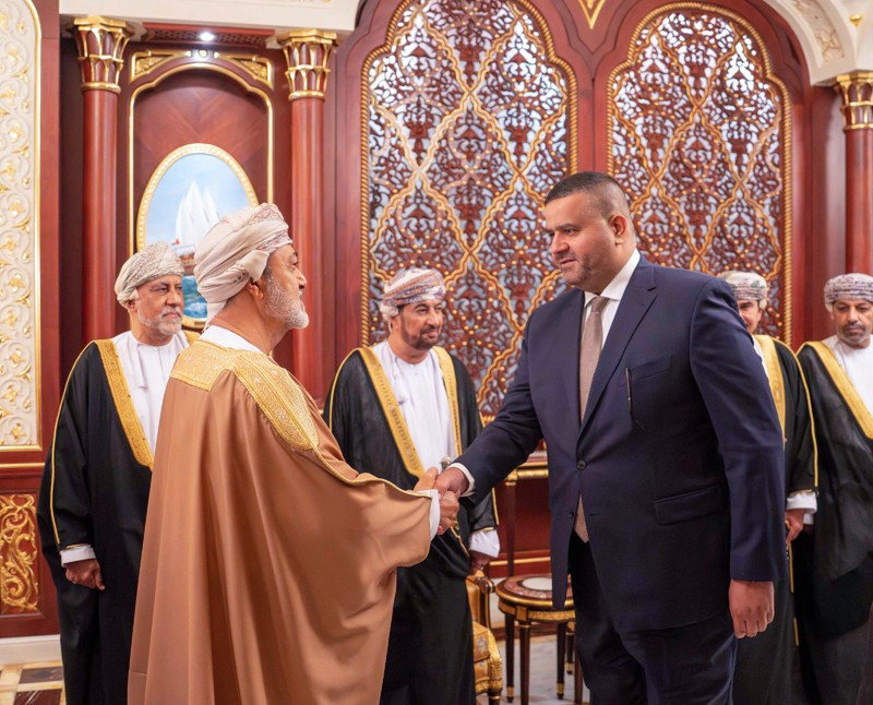 جلالة السلطان يبحث مع رئيس الوزراء العراقي أوجه التعاون والشراكة
