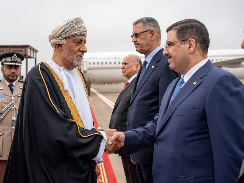 جلالة السلطان يبحث مع رئيس الوزراء العراقي أوجه التعاون والشراكة
