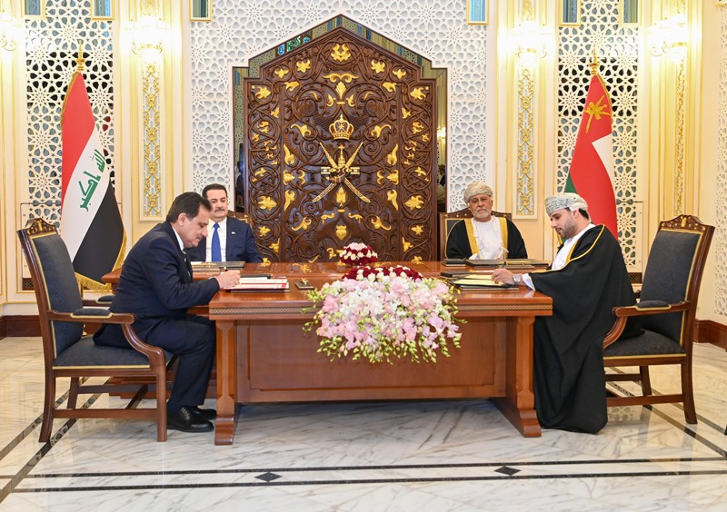 بحضور شهاب بن طارق ورئيس الوزراء العراقي.. سلطنة عُمان وجمهوريّةُ العراق توقّعان على اتفاقيتين و24 مذكرة تفاهم في مختلف المجالات