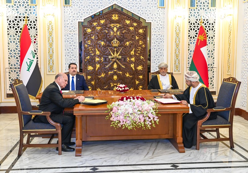 بحضور شهاب بن طارق ورئيس الوزراء العراقي.. سلطنة عُمان وجمهوريّةُ العراق توقّعان على اتفاقيتين و24 مذكرة تفاهم في مختلف المجالات